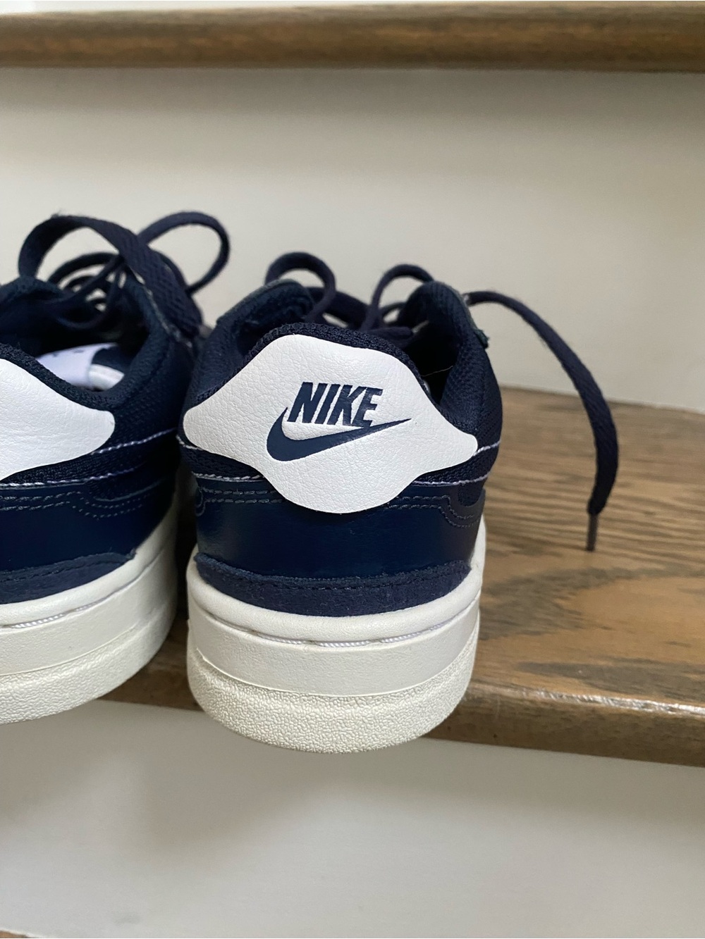 Nike Low Top Sneaker — Navy Blue & White - Picture 6 of 9
